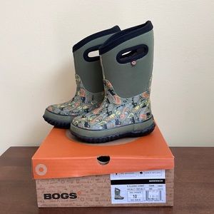 Bogs toddler size 10 snow boots.